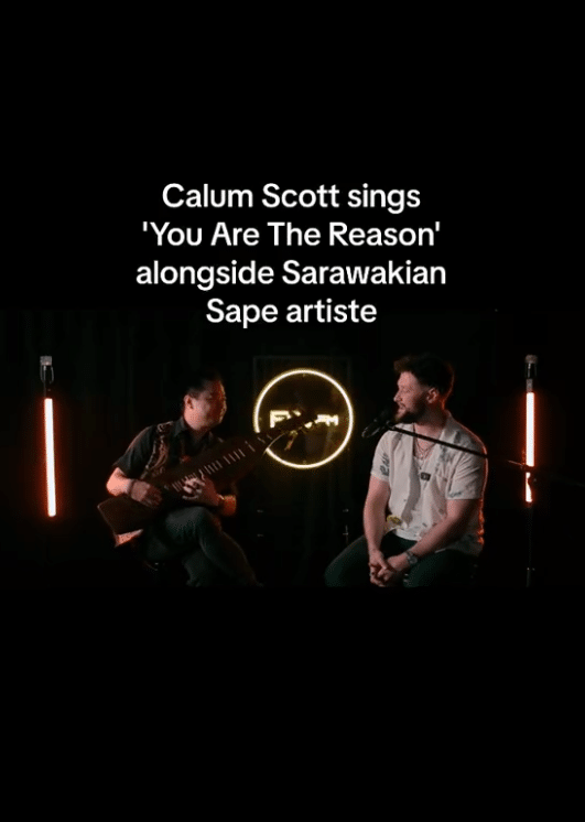 Calum Scott Nyanyi Lagu Berlatarkan Alat Muzik Sape' Buat Netizen Malaysia Kagum